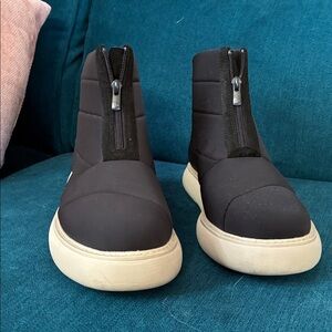 TOMS Women's Alpargata Mallow Puffer Boots Sz 9.5